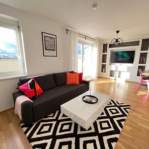 Penthouse Near Station With Free Parking Apartment